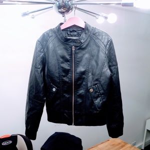 ❤️3/$30 Euro Brand Girls Pleather Bomber Jacket size 10